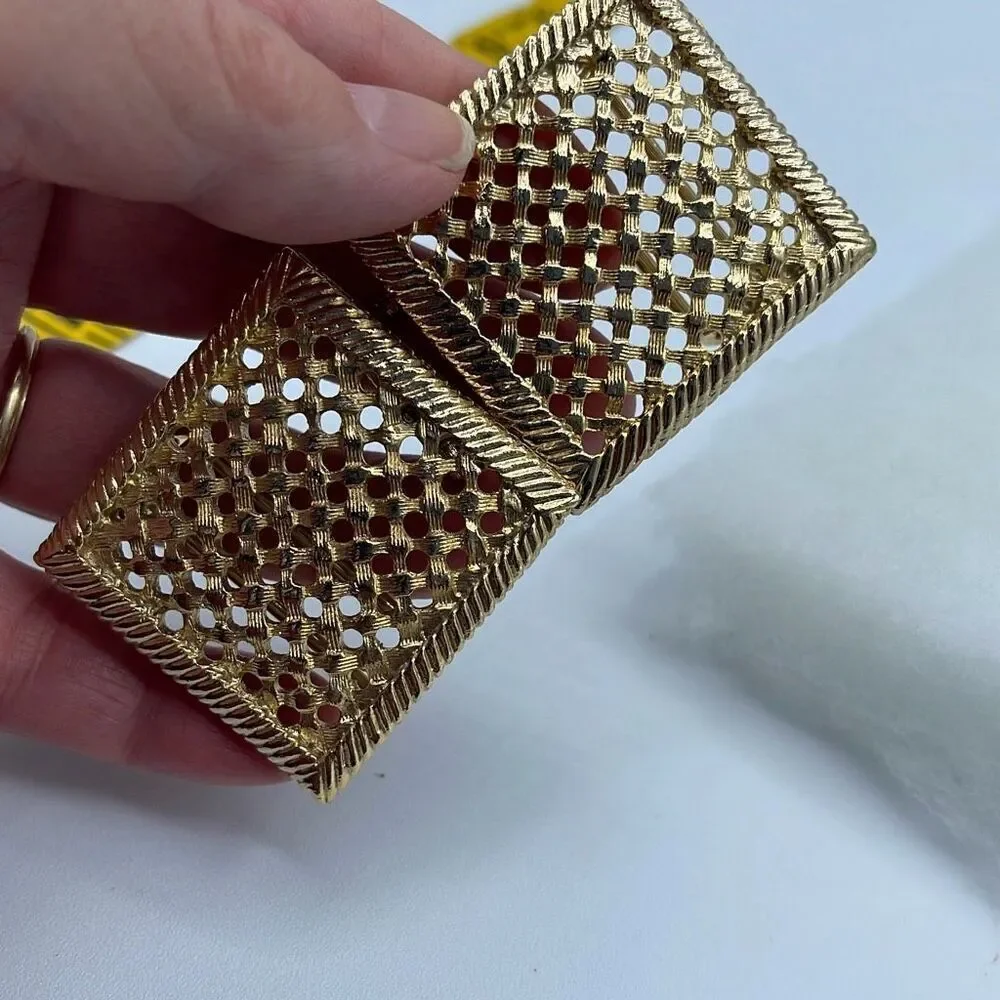 Vintage basket weave design 4” long belt buckle.